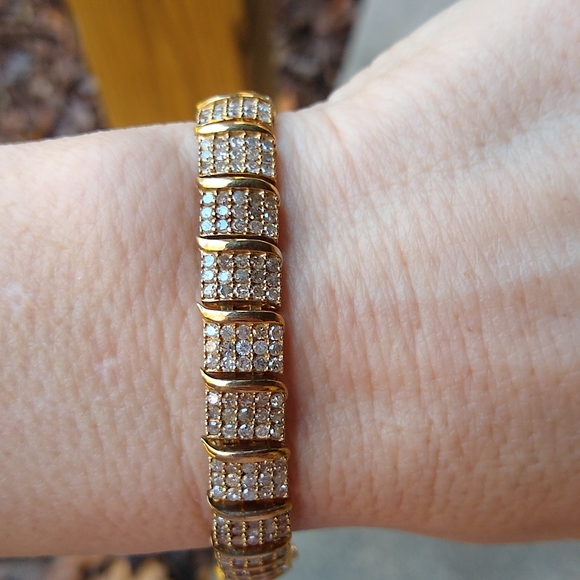 Macy's Jewelry - Diamond tennis bracelet 7 carats set in 10 kt yellow gold